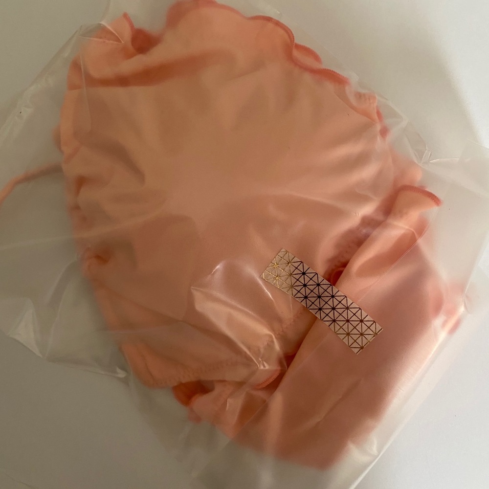Stellar Ruffled Bikini- NWT - Picture 4 of 9
